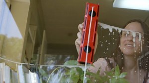 553K views · 1.8K reactions | This wiper lets you clean the outside of your window from the inside. | Inventions Insider | Facebook