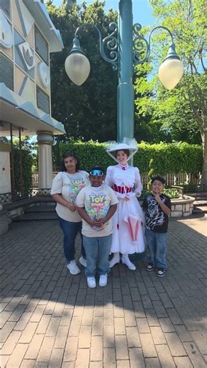 We took a picture with Mary Poppins first time seeing her. 4/14/26
