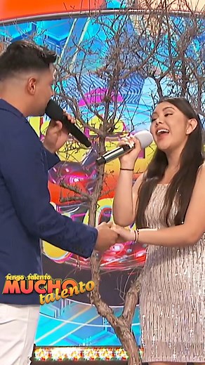 Luis Coronel le dio una serenata privada a una concursante. ❤️ Yo quiero la mía. Ay, qué bonito es el amor. Ambos hicieron un dueto perfecto. Muy buenas voces. 🎙️ #fbreelsvideo #music #TTMT #EstrellaTV | Tengo Talento Mucho Talento