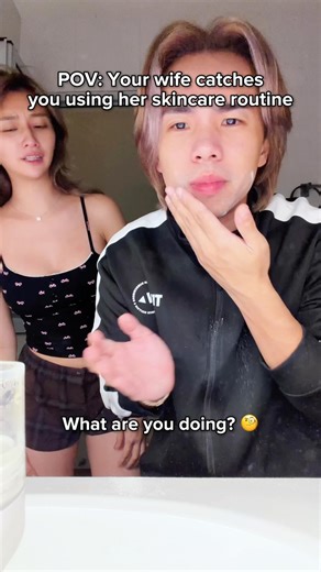 JIANHAO TAN on Instagram: "I secretly try my wife’s skincare sometimes. And since @everyroutine_global is so viral right now, I had to do the whole skincare routine. My favorites: ➡️ Stretch & Glow Black Salt Cleansing Powder: Unique powder to foam cleanser for gentle yet effective cleansing and boosts skin radiance. ➡️ Graphene Peeling Toner Pad: recharges your skin - literally because it has enough graphene to actually light up a bulb?! ➡️ Liftox-seal Gold Ampoule: with real gold infused activ