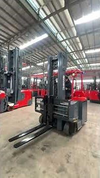 How to operate a multidirectional forklift to lift pallets and long materials together