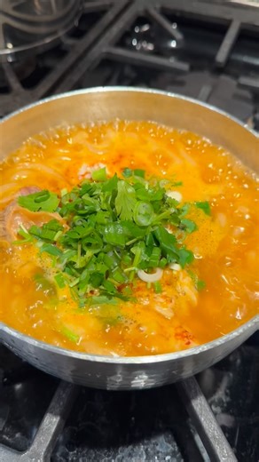 Manny on Instagram: "Banh Canh Cua crab noodle soup with thick tapioca noodles what I love about this recipe is how approachable it is as always, the Vietnamese auntie does not measure anything Below are the ingredients trust your own taste buds when it comes to seasoning Ingredients: Soup - broth: dried shrimp and pork trotters - seasoning: salt, rock sugar, chicken seasoning - food coloring (optional) - potato starch + water - crab paste Noodles - banh canh (tapioca noodles) Toppings - crab, g