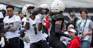 Oregon freshman Dakorien Moore shows off five-star skill set in Ducks spring game