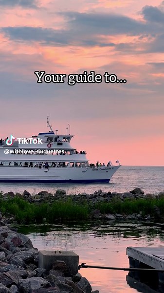 I think we found the most family friendly city in Ontario 🤯 From playgrounds to restaurants, festivals and pedestrian walkways North Bay has families in mind! Here’s your guide to a great day in North Bay @tourismnorthbay 🥦 Saturday morning farmers market 🎠 carrousel rides at the waterfront $2ea 🚂 heritage train rides $2ea 🍦ice cream on the wharf as you watch the boats pull in 🛝 a city full of incredible playgrounds and a splash pad right downtown that goes down as our kid’s favourite! ☕️ 