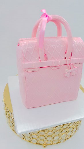 14 reactions | Handbag Cake lesson , I had the great opportunity to empower another fellow baker how to design and decorate a handbag cake.We are based in the Avenues Area of Harare 0774510753 | Cakezone | Facebook