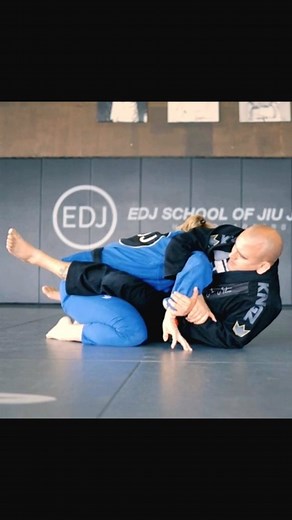 Kimura from closed guard by professor @garcia_bjj, from @edjmartialarts. Oss! #jiujitsu #kimura #graciemag #juanpablogarcia #ibjjf #edjmartialarts #closedguard | GRACIEMAG