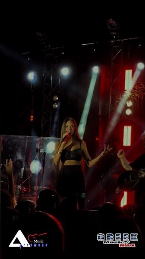 Ρία Ελληνίδου - Δέκα Σαν Εσένα (Live) #RiaEllinidou #GreekMusictotheMax #AprosmenoMusic #shorts