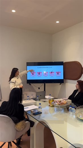 Rinesa Bytyqi on Instagram: "Trajnimi i radhës për fillestare nis më 9 shkurt ✨ Kjo video pëfshinë ditën e parë, pjesën teorike dhe demonstruese. Vajza nga të gjitha trojet shqiptare zgjedhin Rinesa Lashes Academy për hapat e parë në karrierë – disa udhëtojnë kilometra vetëm për këtë trajnim, dhe kjo është kënaqësia ime më e madhe. 🤍 Në trajnim përfshihet full kit London LASH, libër dhe certifikatë London LASH. Jemi e vetmja akademi në Kosovë e licencuar nga London LASH. Cilësi e lartë, monitor