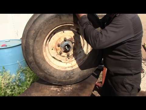 Changing and packing wheel bearings (with grease)