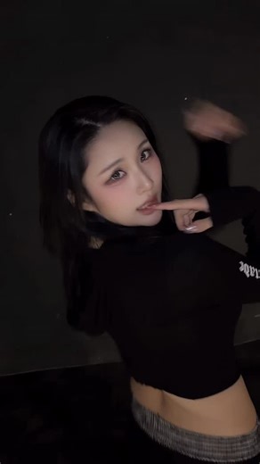 노은솔🌊 on Instagram: "@katseyeworld 🫢❤️ game boy🎮 🫶 : @rockcake_"