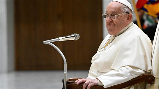 Pope at Audience: May we welcome Mary's presence in our lives - Vatican News
