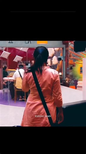 🎶 on Instagram: "💗 . . . 日本利用压电瓷砖将脚步转化为电能。这些瓷砖捕捉来自你脚步的动能。当你行走时,你的重量和动作会对瓷砖产生压力。瓷砖会轻微弯曲,从而产生机械应力。瓷砖内部的压电材料将这种应力转化为电能。每一步都会产生少量电荷,而数百万步结合在一起就能产生足够的电力来驱动LED灯、数字显示屏和传感器。在像涩谷车站这样繁忙的地方,每天大约有240万个脚步为这一系统作出贡献。这些电能可以被储存或立即使用,从而减少对传统电力来源的依赖,并支持可持续的城市基础设施。这种方法将日常运动转化为实用的可再生能源 日本利用压电瓷砖将脚步转化为电能。这些瓷砖捕捉来自你脚步的动能。当你行走时,你的重量和动作会对瓷砖产生压力。瓷砖会轻微弯曲,从而产生机械应力。瓷砖内部的压电材料将这种应力转化为电能。每一步都会产生少量电荷,而数百万步结合在一起就能产生足够的电力来驱动 LED灯、数字显示屏和传感器。在像涩谷车站这样繁忙的地方,每天大约有240万个脚步为这一系统作出贡献。这些电能可以被储存或立即使用,从而减少对传统电力来源的依赖,并支持可持续的城市基础设施。这种方法将日常运动转化