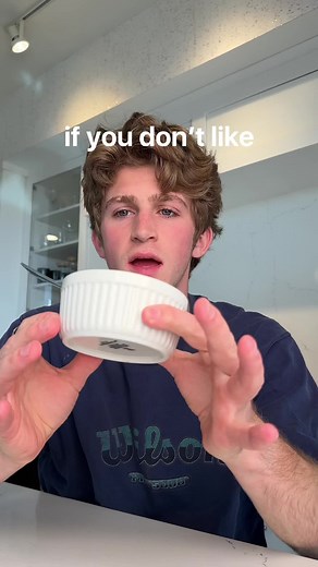 Peppermint mocha baked oats 🤌🏼 Because even Santa needs a break from cookies – especially when it tastes this good - let me know if you make it! 𝘿𝙚𝙩𝙖𝙞𝙡𝙨: - 1/2 cup oats - 1/2 cup 2 tbsp milk - 1/2 tbsp maple syrup - 1 tbsp cocoa powder - 1/2 tbsp chia seeds - 1/4 tsp instant espresso - 1/4 tsp vanilla extract - 1/4 tsp baking powder - 1/8 tsp peppermint extract - Pinch of salt - 1 scoop chocolate protein (not all protein powders are made equal) aka the best protein for oats is @flex_bra