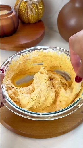 Pumpkin Pie Dip 🎃✨ This easy no bake pumpkin pie dip is the perfect fall dessert this pumpkin se...