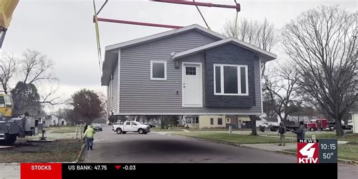 Country singer makes good on promise to rebuild Spencer homes