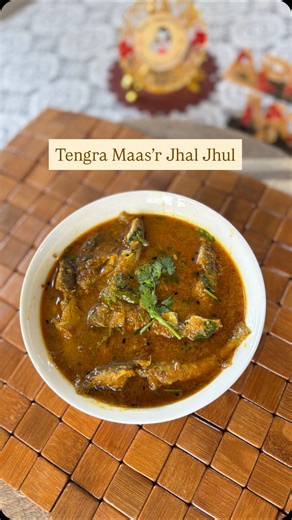 Borak Nodi’r Tengra Maas di Jhal Jhul 💝 Taste best, maas er che best ✅ Recipe:- 1/2kg Tengra Maas/Pearl Catfish 3 tbsp @enginebrand.in Sorisha Tel/Mustard Oil 3 tbsp Piyaz Bata/Onion Paste 2 tbsp Roshun Bata/Garlic Paste 1/2 tsp @sunrise_northeast_ KaliJeera/Kalonji seeds 1 tbsp Haldi Powder 1 tbsp Dhaniya Powder 2 tbsp Red Chilli Powder 1 tbsp Salt(adjust as per need) 2 cups Water 1 bunch fresh Dhaniya ordered from @instamart #silchar #cookingvideos #recipereel #trendingrecipes #recipeoftheday