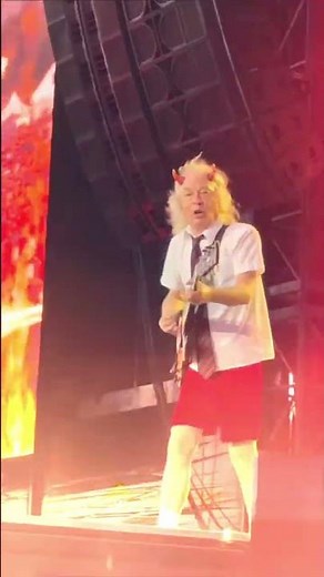 Angus Young Rocks the Stage Like No Other 🤘⚡