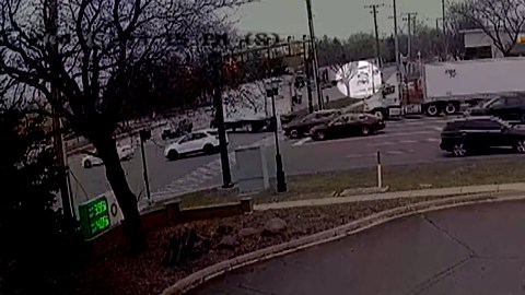 Crash closes Ford Road near I-275 in Canton