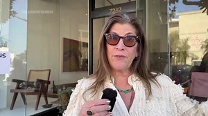 LA pop up gifts wildfire victims with free clothing and items