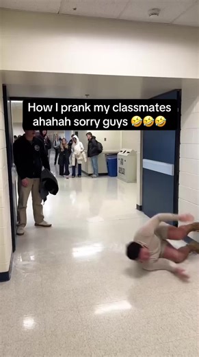 Ahhahaha guys 😅😅😅 #prank #revenge #hahaha #viral #fyp | pranks