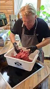 So vermengt der Wilde Metzger Hackfleisch richtig – Profi-Tipps für deine Wurst!