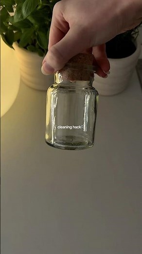 Easy way to remove labels from glass🫧 #cleaninghack #glass #label #remove