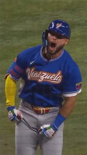 Wilyer Abreu Hits a 3 Run Home Run to Give Venezuela the Lead Back in the 6th vs Japan!