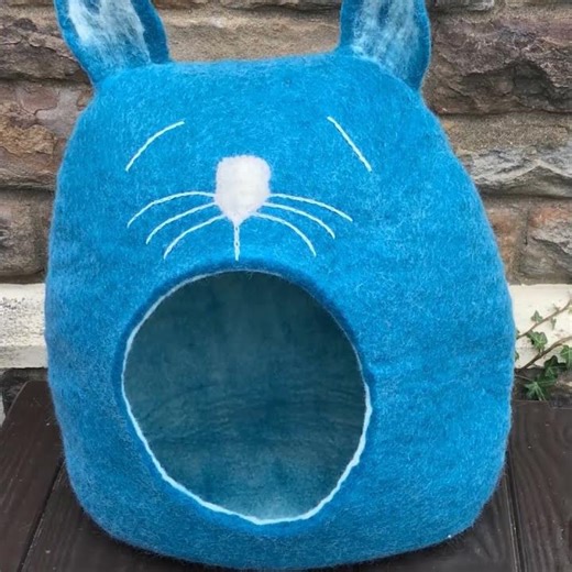 Hand Felted Cat Cave - Small Dog - Pet Bedding - Cat Igloo - Cat Hideaway - Warm Cosy Cat Bed - Fib…