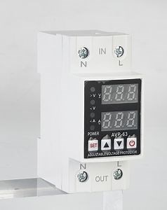 [Hot Item] Self-Recovery Single Adjustable Over Under Voltage Protective Stabilizer 110V-220V with LCD Current