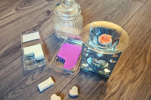 Which Type Of Wax Is The Best For Making Wax Melts? - Scents and Aroma