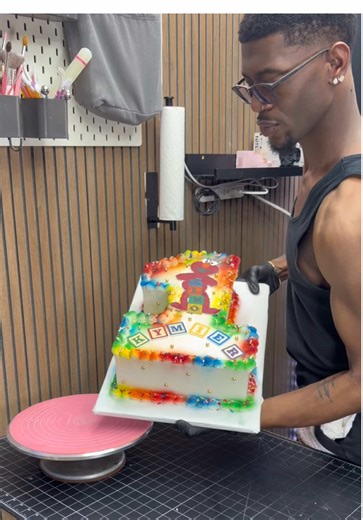 Nostalgic Early 2000s Cake Decor