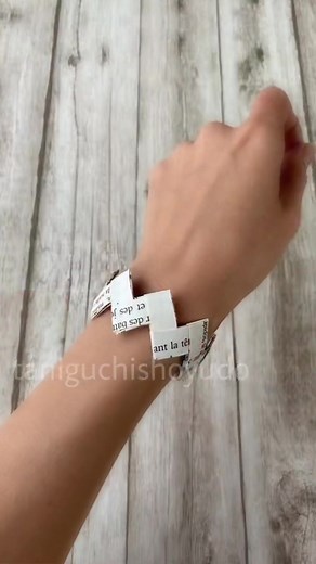 #bracelet #origami #papercrafts #diycrafts #kawaii #折り紙 #紙工作 #ペーパークラフト #ブレスレット