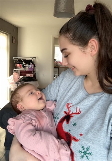 Think all the music has tired her out 🤣 #toddlersoftiktok #kidstiktok #fyp #thedoweyfamily #postpartum #mumsoftiktok #mumlife #newborn #foryoupage #baby #daughter