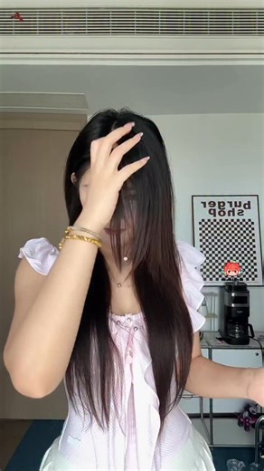 288K views · 53K reactions | 10 giây học cách dùng kẹp chữ đúng bài ✅ Mặt nhỏ – tóc đẹp liền‼️ #keptocxinh #tocdep #hairstyle #LearnOnTiktok #tutorial #meohay #mẹo #trend #fyp #foryou #beautytips #tipsforgirls #dephonmoingay #xinhdep #tieudautay88 #nangdau #lamdep | Nàng Dâu Làm Đẹp | Facebook