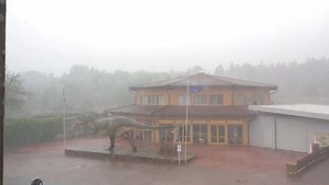 Gestern im Jurassic Park... Costa Rica 🇨🇷... Sturm über der Isla Nublar? ... Costa Rica können wir auch: Temperatur Check ✅ Regensturm: auch sowas von Check ✅! | Dinosaurier-Park Münchehagen