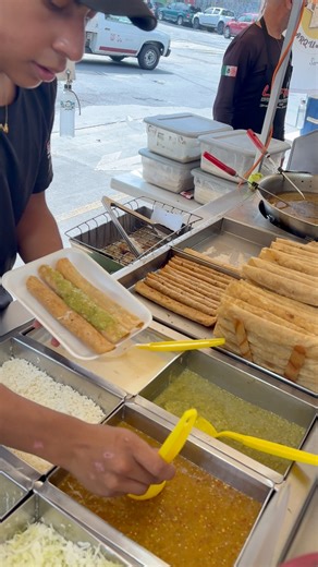 12K views · 116 reactions | Así son las flautas en México #viral #parati #flautas #flautasmexicanas #garnacha #comidamexicana #foodie | Así es México | Facebook
