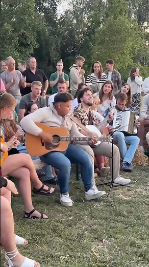 Young people worship Jesus on Dutch Farmland 🌾 Revival gathering of Reformed Youth Movement 🇳🇱