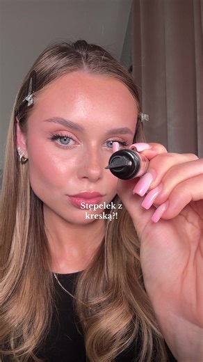 Jak zrobić symetryczne kreski do makijażu w kilka sekund