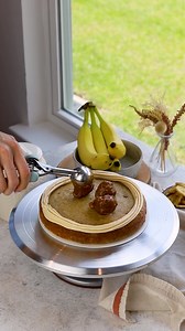 This Banoffee Cake has layers of moist and soft banana cake, filled with dulce de leche and sliced bananas, topped with a delicious Dulce de Leche Cream Cheese Frosting. 🤎 Check out this amazing recipe here: https://www.piesandtacos.com/banoffee-cake/ | Pies and Tacos