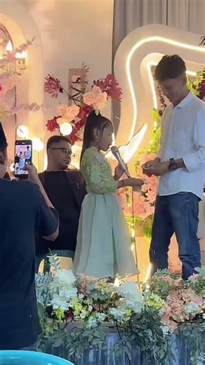 The audience couldn't stand it! Senja sang, and the money immediately started pouring in! #shorts...