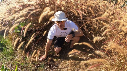 Blind surfer takes on the waves: POV adventure & laugh-out-loud moments