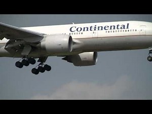 Continental Airlines Boeing 737-800 & 777-200ER Landing at Tokyo