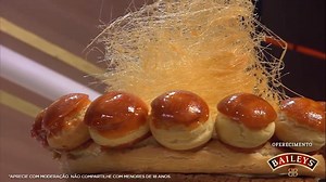 306K views · 8.5K reactions | Um clássico francês: Saint Honoré! Uma que exige vários processos para reproduzi-la à perfeição. Como ingrediente obrigatório, os cozinheiros utilizaram a versatilidade de Baileys Brasil, que é o Creme Irlandês Original, feito à base de whisky e leite fresco irlandês, com notas de cacau e baunilha. Ideal para as sobremesas ficarem mais que especiais.  #MasterChefBR | MasterChef Brasil | Facebook