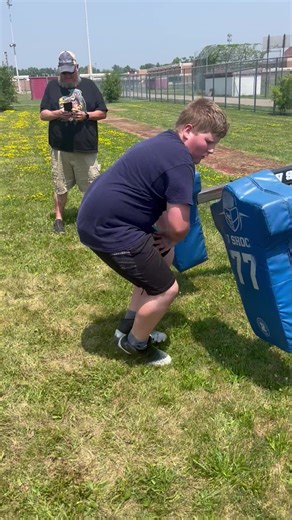 CoachFabianG 12pm Football Session today. ( CoachFabianG Linemen Cardio Drill ) MyTrainerGriff.com #Godisgood #detroitpersonaltrainer #thebestpersonaltrainer #detroit #footballtraining #football #personaltrainer #footballdrills #footballtrainer #Detroit #hardworkpaysoff👊🏽 #footballtrainer💪 #thebestpersonaltrainer🏅 #footballcoach #Tiktokfootball #bestfootballcoach♥️ #footballtiktok #footballchallenge #footballseason #thebestfootballtrainer #oline #olinedrills #blockingdrills #Blocking #motiva
