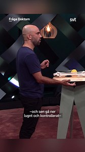 Upp på tå och testa fysioterapeut Daniels bästa tips för att bibehålla starka fötter 🦶🏃 För flera tips samt frågor och svar om foten, se hela programmet här: https://bit.ly/476fhsu #frågadoktorn | Fråga Doktorn