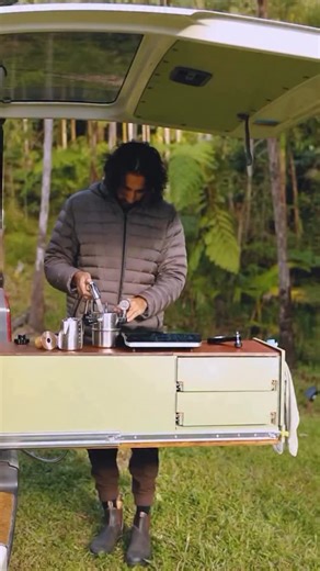 💯Sharing great coffee with the Bellman CX25P is what it’s all about!🙏Brew cafe quality and steam milk to perfection in the great outdoors! 📷 By @_poppypoptop | Alternative Brewing