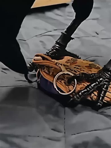 Clever Crow Extracts Pistachio Nut