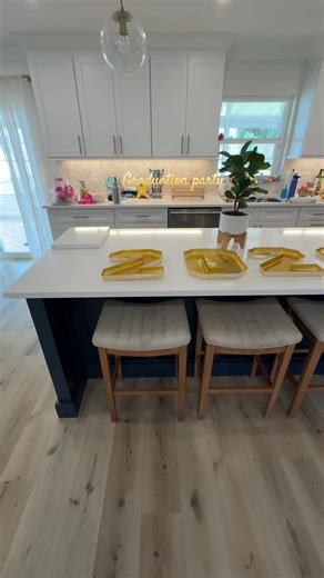 Elevate Your Graduation Party with Perfect Decor