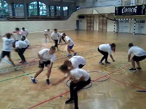 Cooperative team relay with hula hoops I.