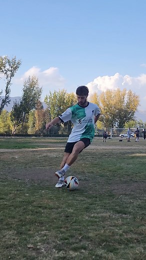 Football stepovers skill ⚽️💫 #footballtiktok #skills #tutorial #alyibra22 #fyp #fypシ #viralvideo #alyibra